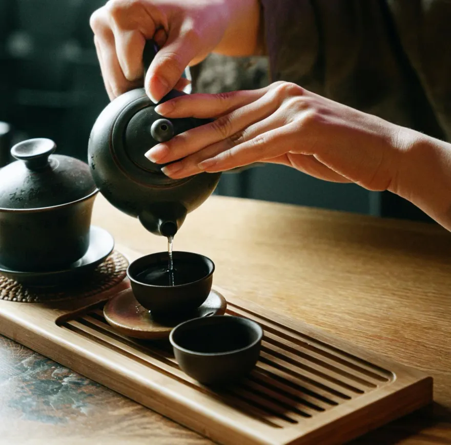 陸官員贈茶具為英國外交官餞別　不慎摔碎茶壺驚現竊聽器