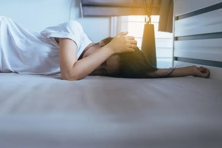 現代女性內外壓力包夾成三明治！睡眠問題牽動思緒、工作表現