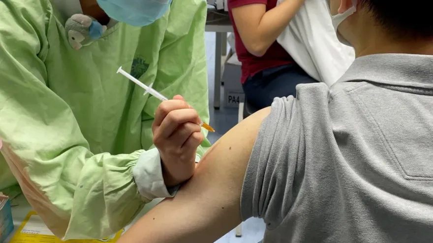 狂歡前先打疫苗！年輕人染流感「肺塌陷」險沒呼吸　醫示警：重症很吃體質