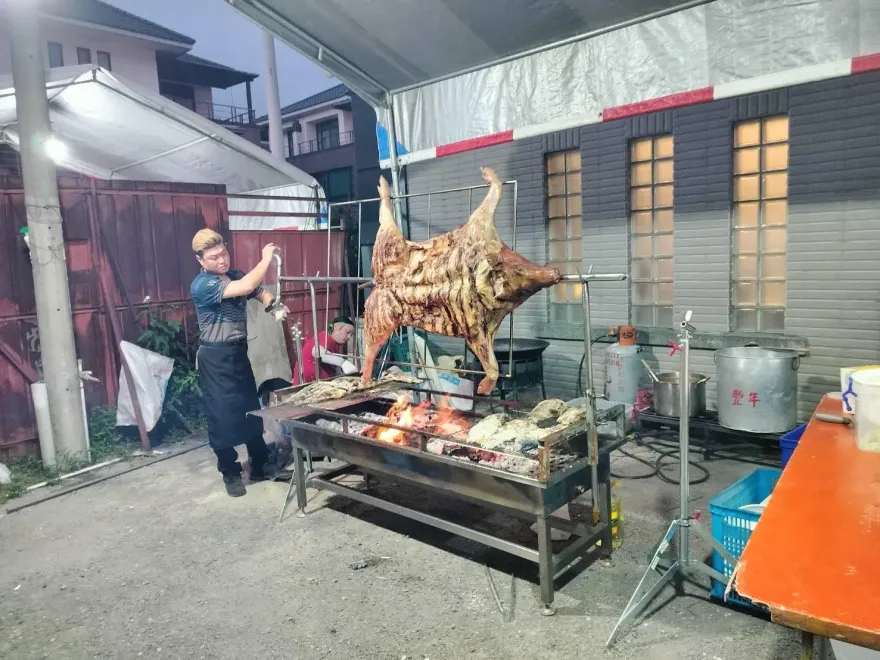史上最猛烤肉趴！台中男「烤180公分鱷魚」　獨特口感曝光
