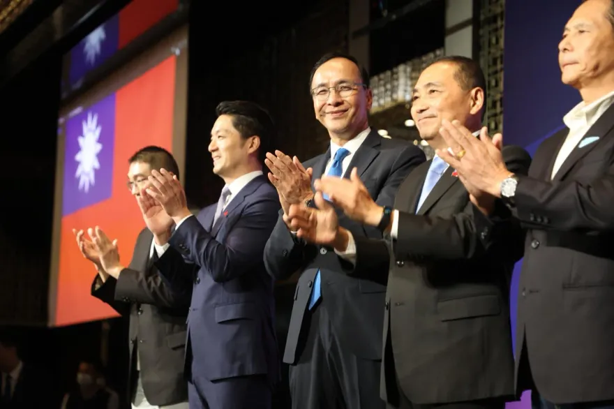 韓國瑜和蔣萬安挺侯友宜　學者斷言：將出現3大效果