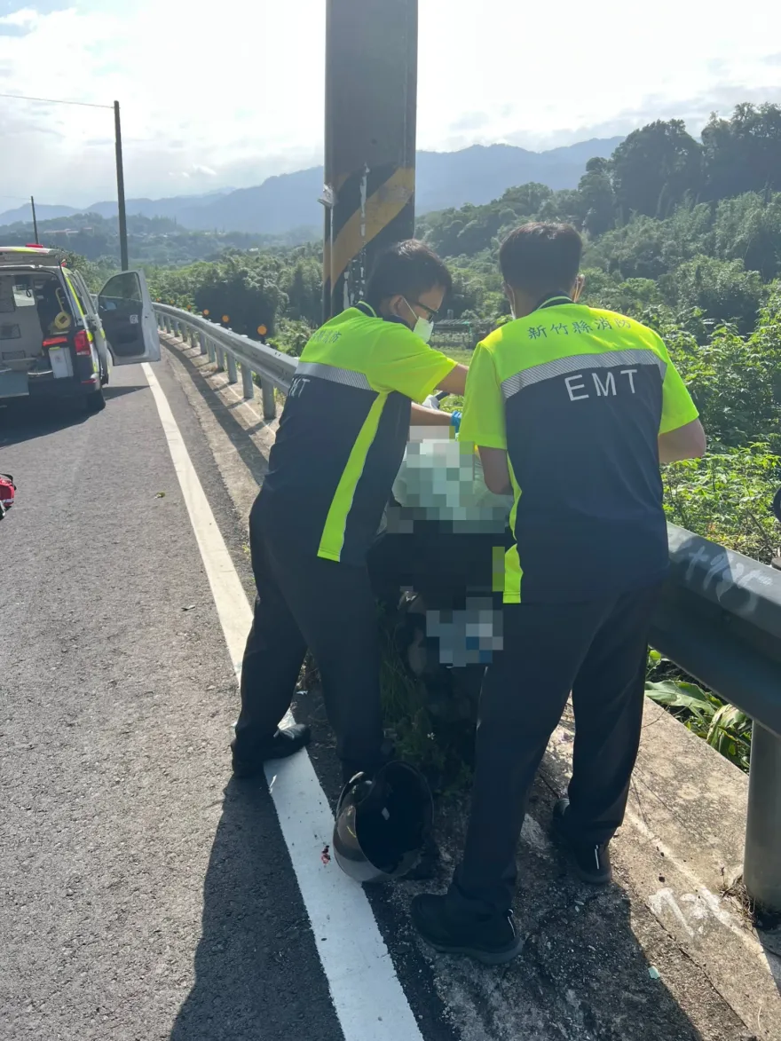 影/新竹台3線離奇自撞車禍畫面曝光　「人車夾縫隙」無呼吸心跳