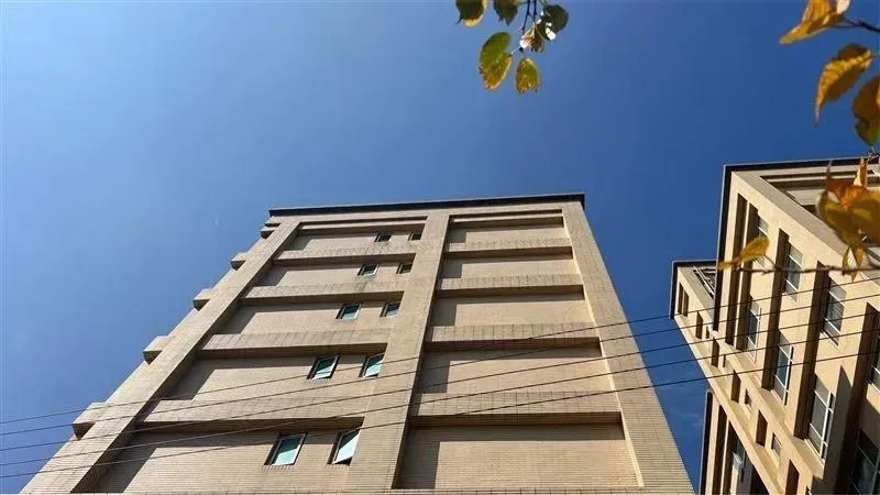 南韓國小男生調皮「從10樓扔石頭」　下秒砸中路過7旬翁...倒血泊亡