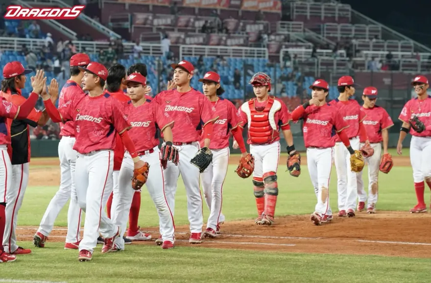 味全龍睽違24年闖進台灣大賽！同日奪下半季冠軍、全年第一