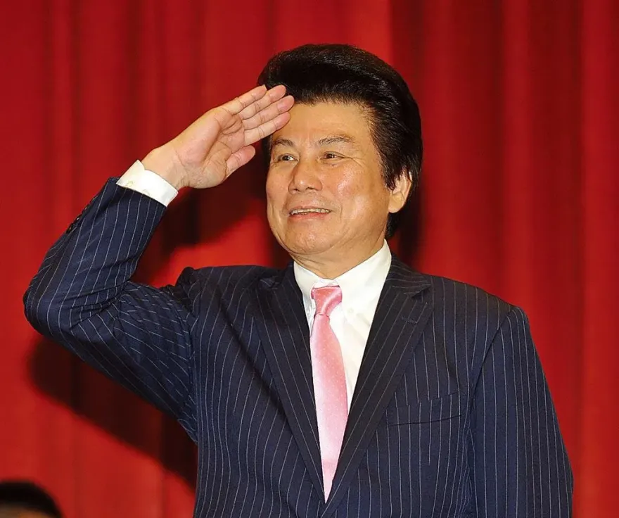 幫郭台銘買聯署書「發放500萬元收購4000多份」　前國民黨中常委范成連等13人起訴