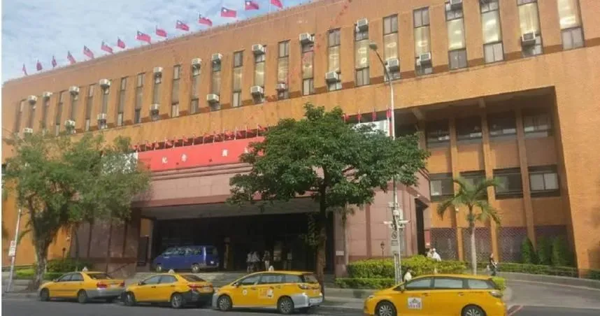 「黑鷹部隊總隊長董念台」發出「黑鷹滅青鳥」簡訊給綠委　台北地檢署緊急回應