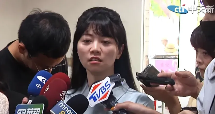向高嘉瑜宣戰！吳欣岱不甩「民調讓6%」酸：綠皮白骨