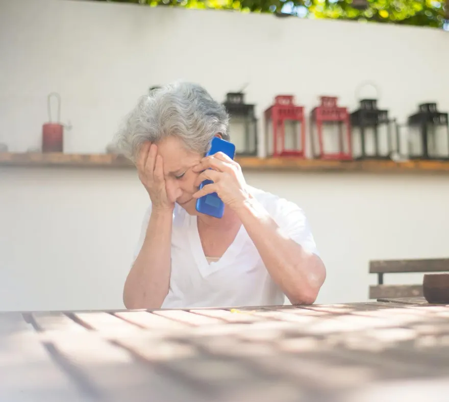 82歲嬤「眼窩痛到腦」無法站穩！醫一查竟是「黴菌感染」惹禍！差點直侵腦骨