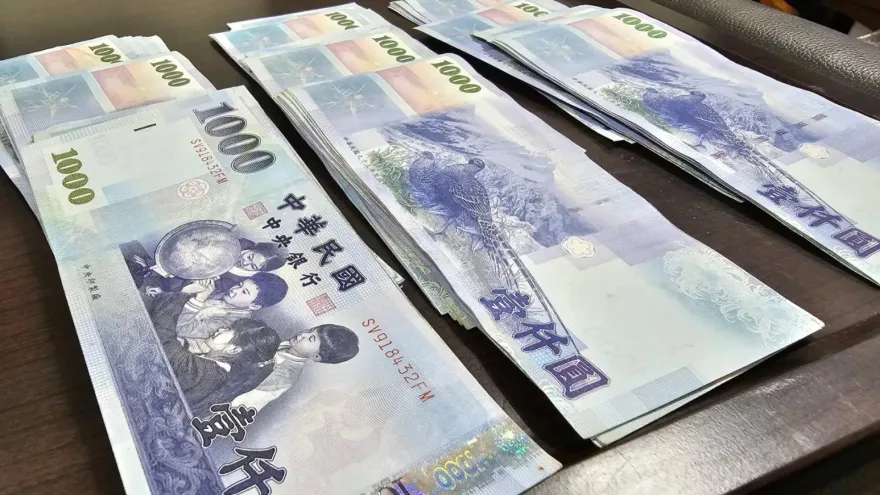 19歲男沒學歷　自稱「用命在拚」月入9萬元！全網看傻眼