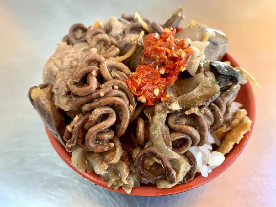 台南80元早餐「整碗蚯蚓」？　老饕一看暴動：好吃到升天