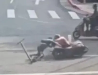 影/也算酒駕！北市中正區男「喝米酒騎電動滑板車」闖紅燈撞機車被逮