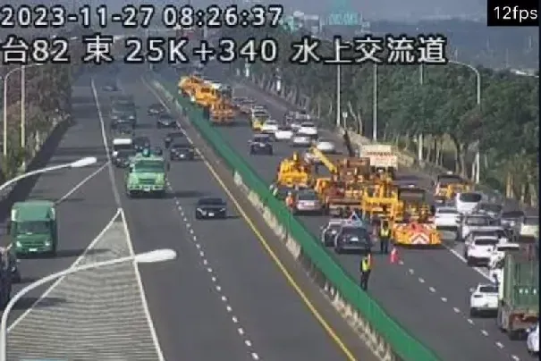 快訊/趕上班！台82水上交流道連3起追撞　10車佔兩線道回堵中