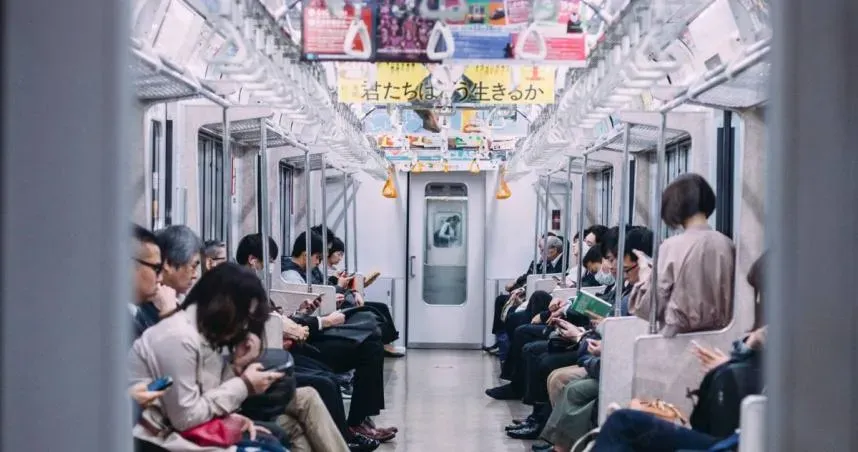 妹子遊日成為電車癡漢獵物　粉專曝「4特徵」被盯上：出門最好結伴