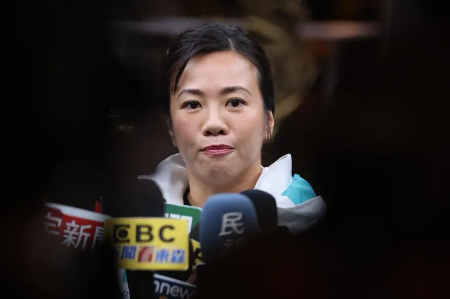 媒體連6問雙重國籍爭議！吳欣盈「臉色一變」強硬回擊了