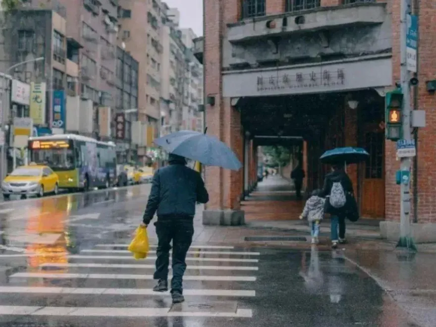 快訊/東北季風冷颼颼！明下雨又變冷　下週2波冷氣團襲台「溫度繼續跌」