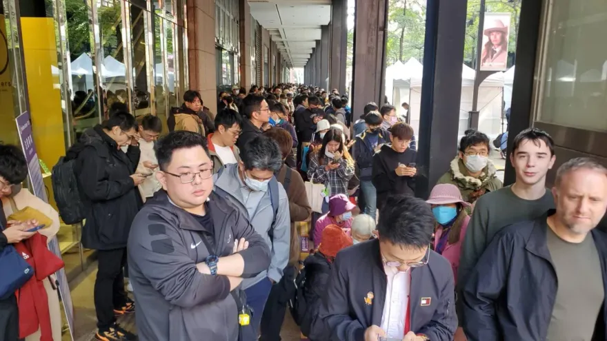 3000人擠爆 ！台灣首間「寶可夢中心」今開幕　黃牛入場券喊價「5千」…粉傻眼