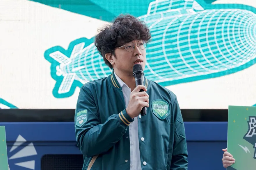 列台獨懲戒名單！沈伯洋竟急撇清「不是黑熊學院負責人」 他曬1對比圖狠打臉