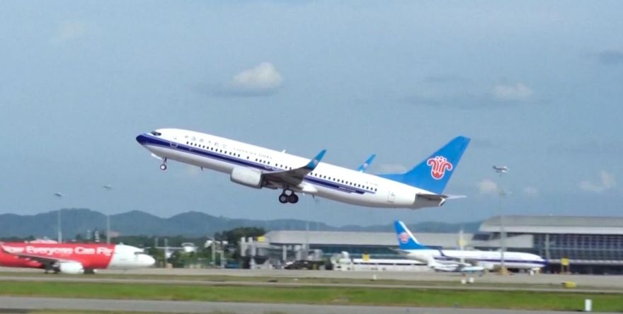 不滿降級調查！傳南方航空機長「持刀刺傷領導」後墜樓亡