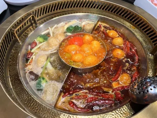 30旬女吃完麻辣鍋　胸悶、脹氣難以入眠！醫揭：多攝取6類食物有助緩解