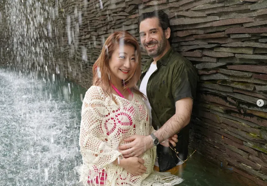 再曝「懷孕」喜訊！43歲黃湘怡二婚嫁洋尪1個月　甜曬孕肚照：最棒的禮物