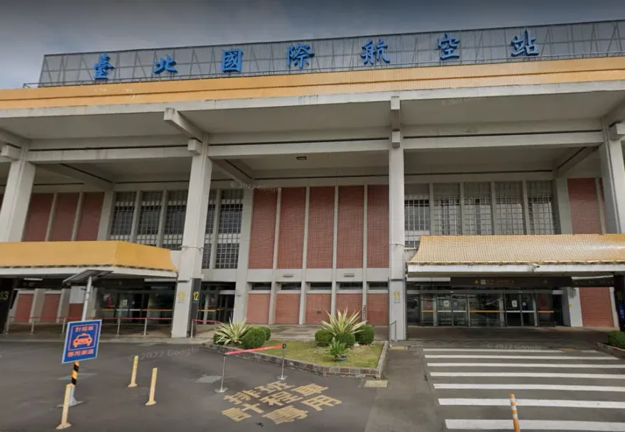 快訊/午後對流旺盛！雨彈狂炸　松機「暫停地面作業1小時」