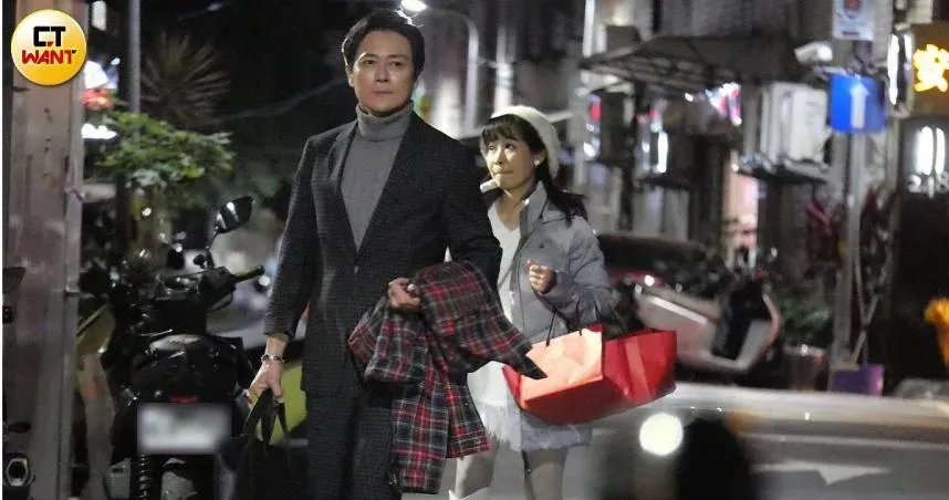新婚高調放閃！張書偉「十指緊扣」謝京穎出席陳熙鋒婚禮　王燦攜神秘小隻女現身
