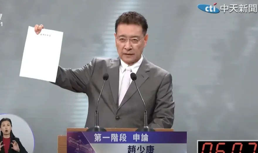 總統大選辯論/震撼彈！趙少康當場簽字辭中廣董事長