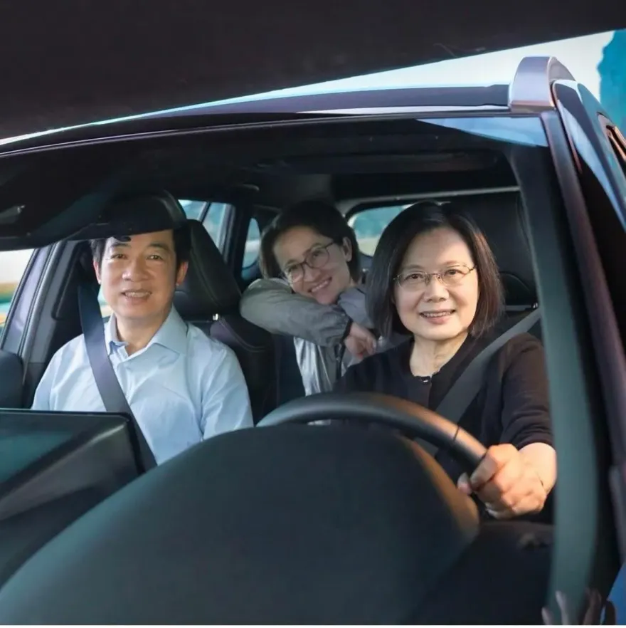 嗆蔡政府這台車滿載貪腐弊案！洪秀柱：國家陷入翻車墜崖的險境