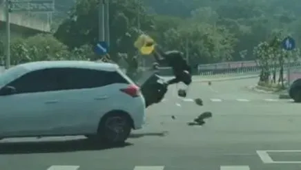影/竹東嚴重車禍！他直飆「快到有殘影」　撞上轉彎車噴飛重摔不起