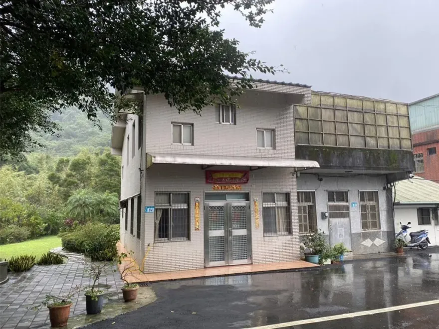 影/賴皮寮從「國安撤哨」換「警員站崗」！ 金山分局證實了　背後原因曝光