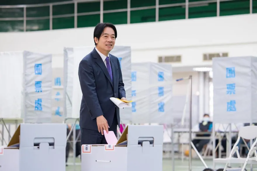 快訊/賴清德票數領先人抵達競總　預計2030召開國際記者會