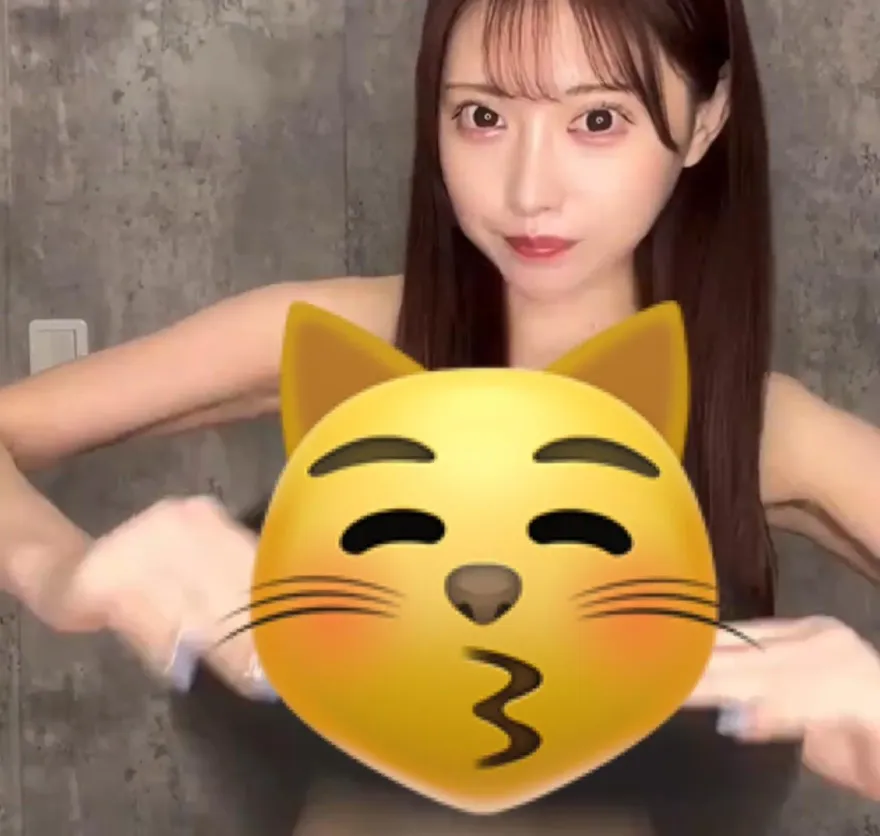 影/暫停鍵按了幾次快說！情色網美「轉盤挑戰」嗨翻鐵粉　幾百萬人尋小紅點