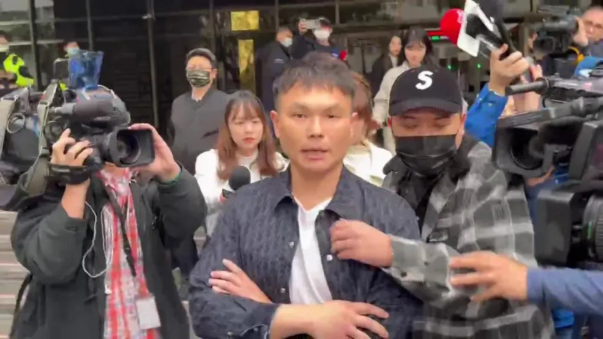 超哥交保後「現身越南」放鬆！他揭帝王洗頭術還有「小波多野結衣」服務