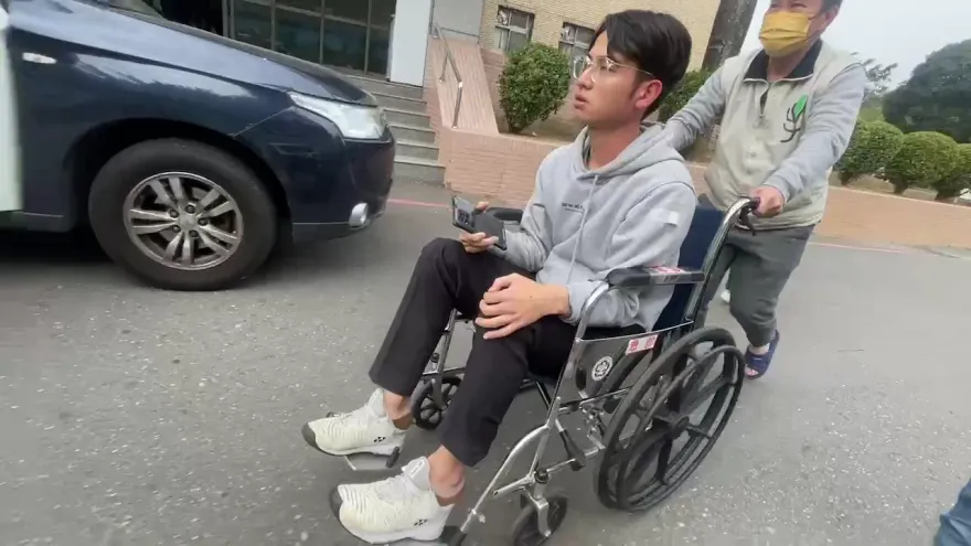 快訊/民進黨嘉市議員林煒軒遇假車禍　「噴辣椒水、棍毆」逼下跪道歉