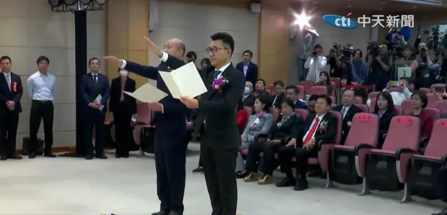 影/韓江配宣誓就職！韓國瑜盛讚游錫堃是「慈祥長者」　喊話賴清德別太過緊張