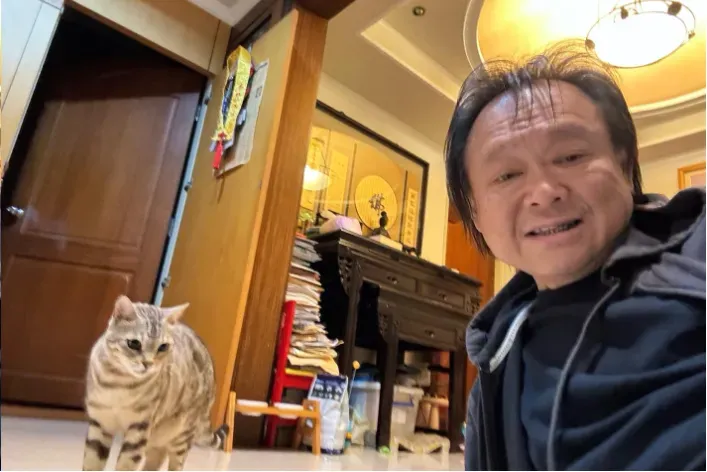 曬出與愛貓照片大方分享養貓經驗談　王世堅：有貓真好！