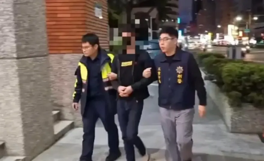 影/三重男販毒擁槍自重　警住處送「通知書」突襲搜索查獲槍毒