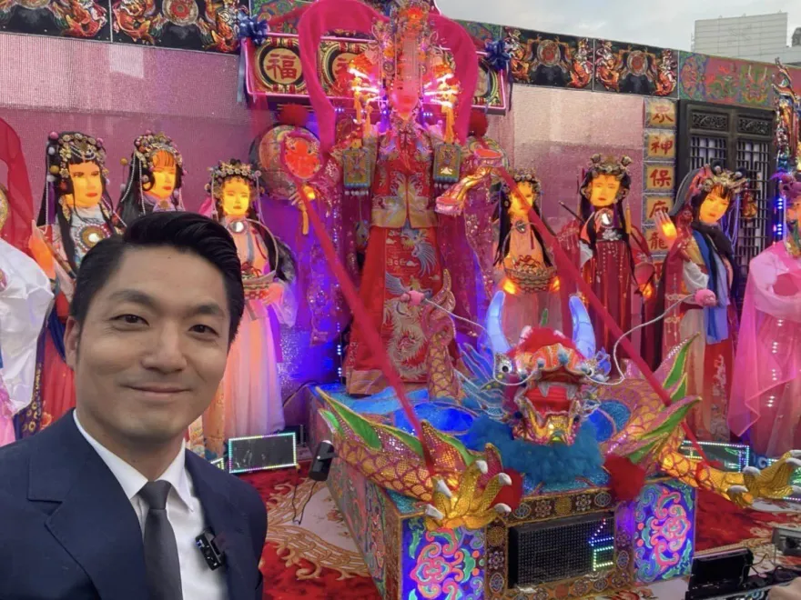 「元宵變中元」眾神燈座爆紅！蔣萬安拍照「4字評價」網瘋朝聖