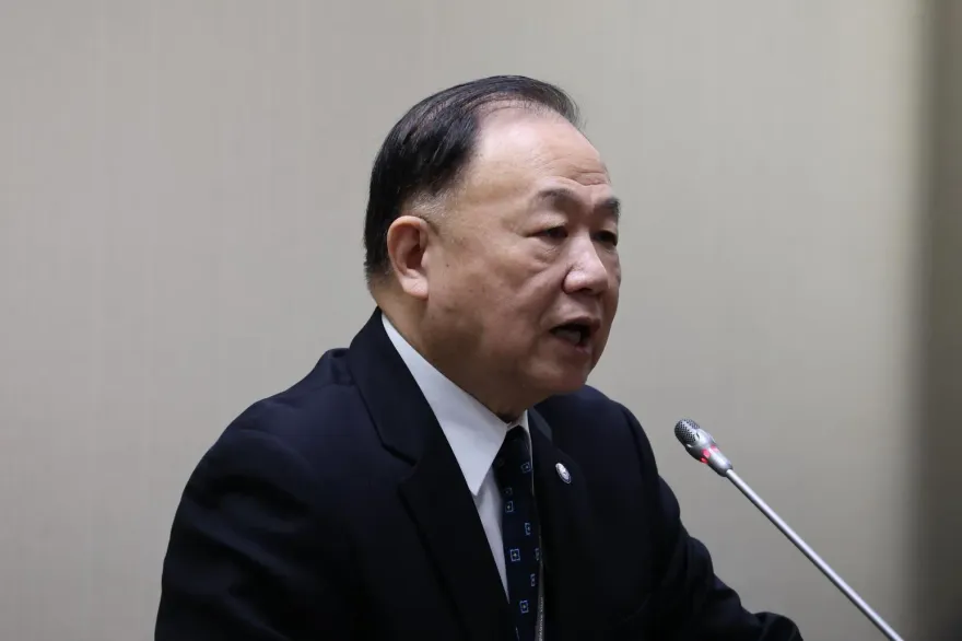 73歲陳永康驚傳右膝蓋重傷「抽出50cc積血」　1擋4護議事人員！2綠委疑為兇手