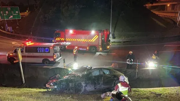 快訊/國道1號三義段轎車衝下邊坡！轎車成廢鐵、駕駛受傷送醫