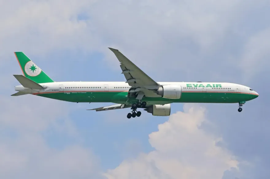 長榮飛倫敦班機「旅客疑在廁所試圖輕生」！機上急救後送醫