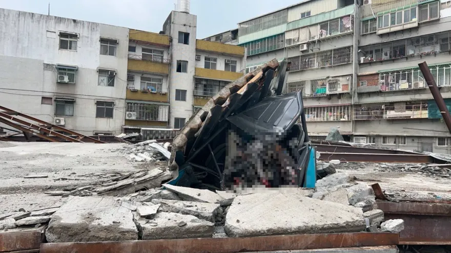 士林工地坍塌！推土機駕駛遭重壓慘死　身分曝光竟是逃逸移工