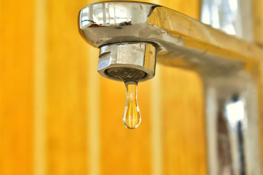 漏水是破財徵兆！家中「4狀況」恐財水外流　家人爭執不斷