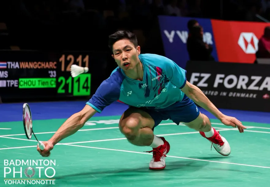 羽球亞錦賽/地主傷退！周天成「打完1局」就進16強