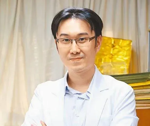 嗆「封殺」？ 他PO建中生吃麥當勞照　蘇一峰痛批「荒謬」：丟醫界的臉
