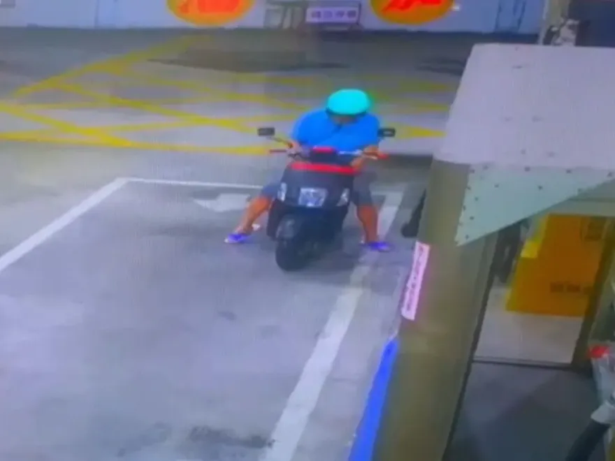 影/台中租客「買汽油」畫面曝！騎車到加油站「載10加侖回家縱火」