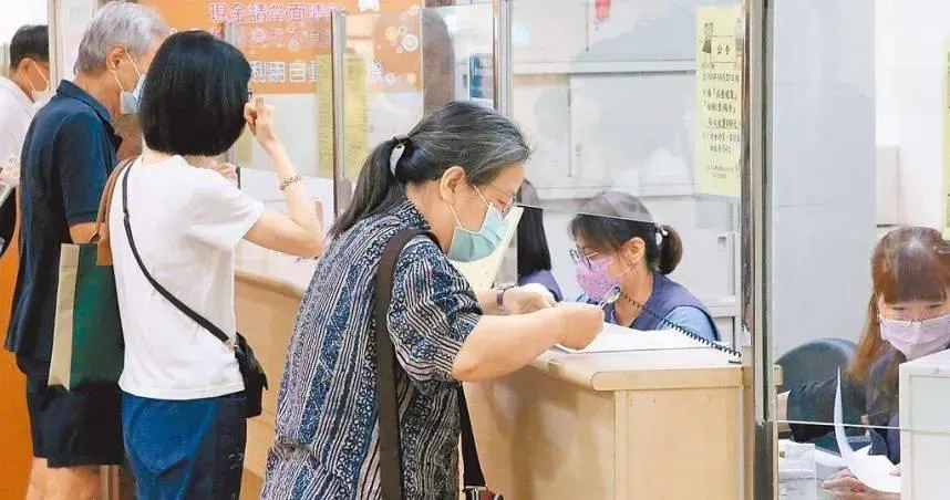 大型醫院「門診減量」年底上路！石崇良：將導入AI進行患者風險分級