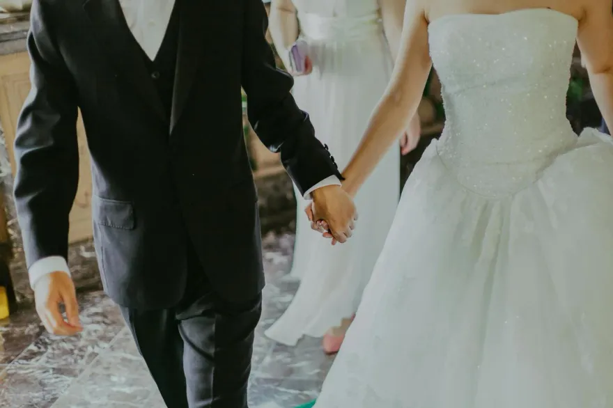 下不了手？陸「婚紗照破壞師」興起　一年狂接400單！7成客戶是女性