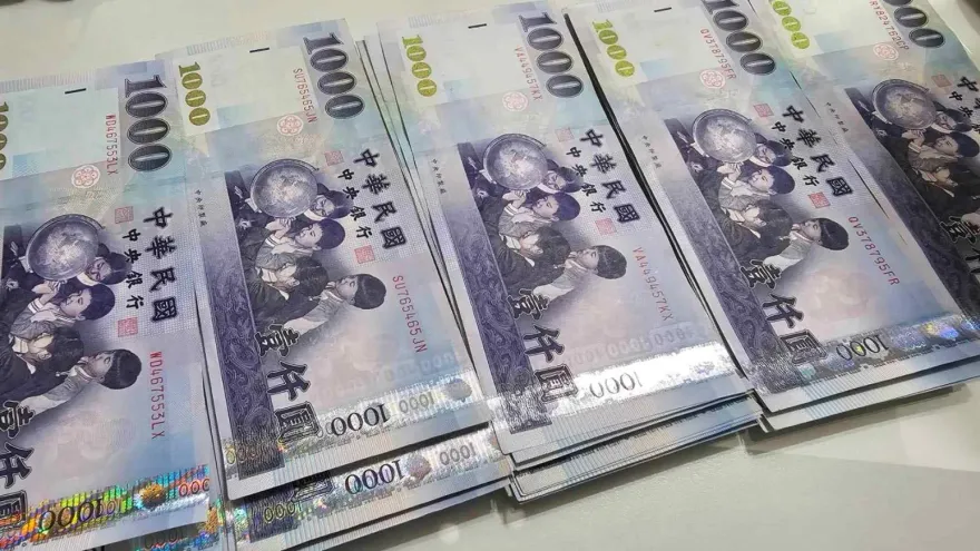 政府發錢了！勞保年金給付一早入帳　爽領1.9萬