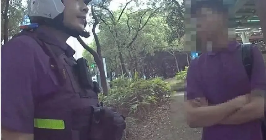太高調！北市23歲男車手公園「點鈔」被舉報　警當場查扣「82萬贓款」